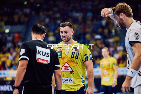 Diskussion mit dem Schiedsrichter