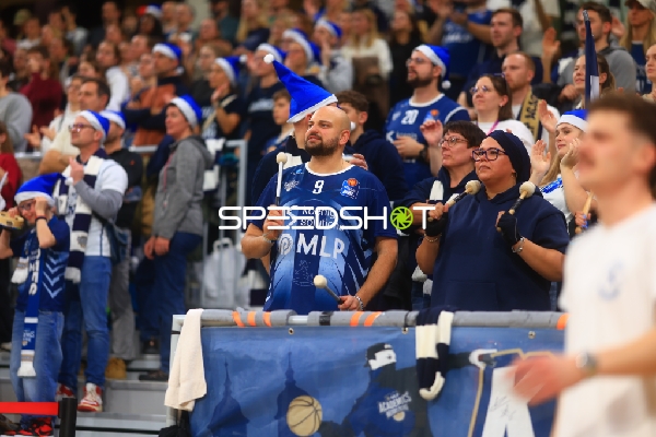 Fan-Szene in der Halle