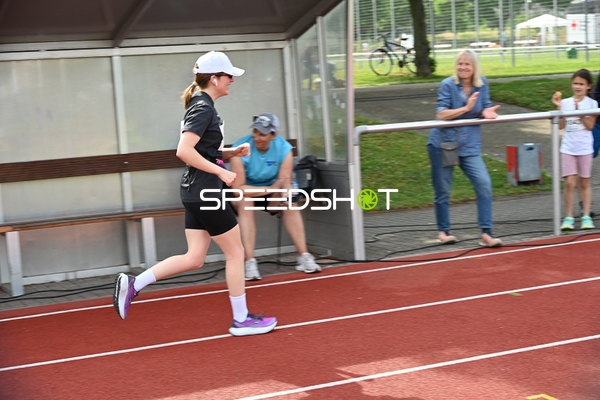 Läuferin auf der Bahn