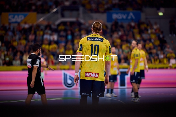 Spieler Juri Knorr (10; Rhein Neckar Löwen) in Position