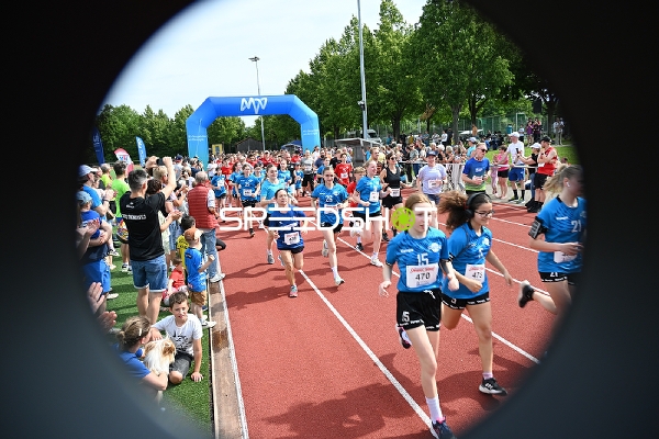 Gemeinsamer Start beim TVE Sommerlauf Edingen 2025