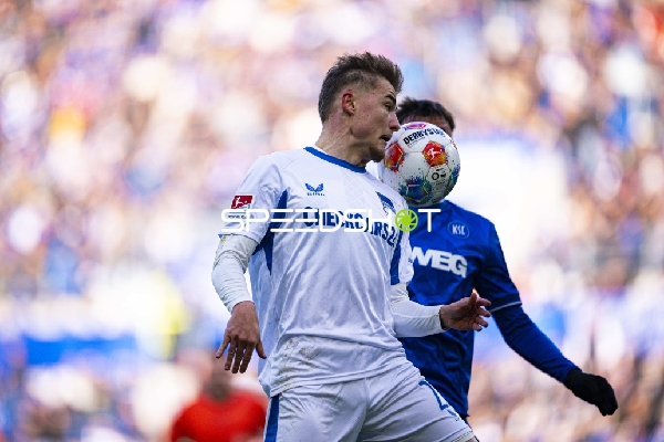 Kopfballduell im Spiel