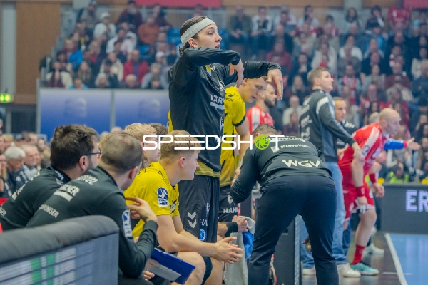 Kasper Thorsen Lien (7; TVB 1898 Stuttgart) und Torben Matzken (22; TVB 1898 Stuttgart) an der Auswechselbank