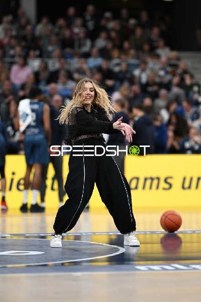 Basketball-Szene mit Performance
