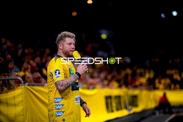 Kevin Gerwin (49; Rhein Neckar Löwen) gibt Anweisungen