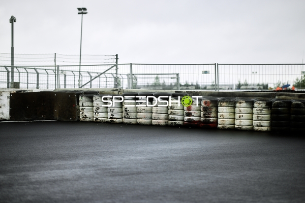 Reifenstapel am Streckenrand