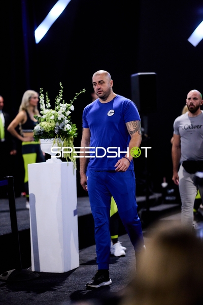 Ringside-Zone Face-Off