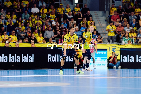 50, Rhein Neckar Löwen und Jon Lindenchrone Andersen (42, Rhein Neckar Löwen) in Defensive