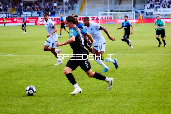 Zweikampf um Ballbesitz