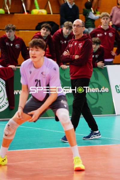 Spielszene mit Arne Skreba (26; VCO Berlin) und Teamkollegen