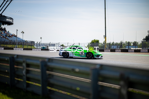 718, Manthey Racing Team eFuel Griesemann auf Strecke