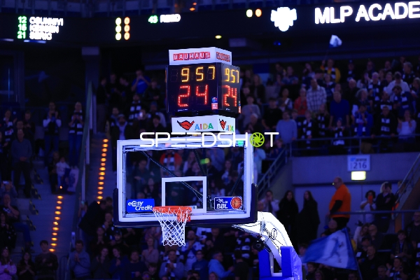 Stadion-Szene im SNP-Dome
