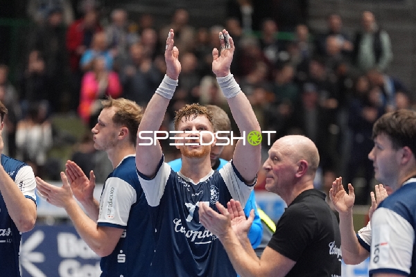 Jubel mit Johannes Wasielewski (77; Bergischer HC)