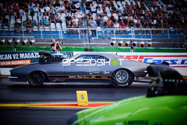 Drag Racing Fahrzeug auf der Quartermile