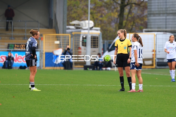 Schiedsrichterin im Gespräch