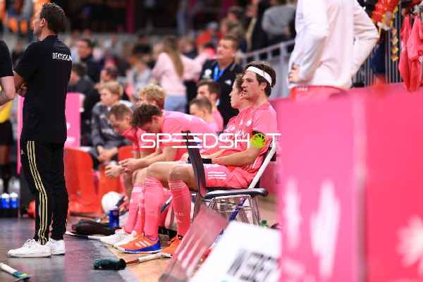 Anton Boeckel (8; Deutschland) auf der Bank