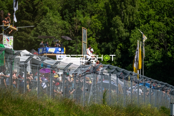 Zuschauer beim 24h Rennen 2025