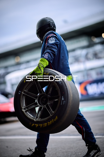 Mechaniker bei Boxenstopp