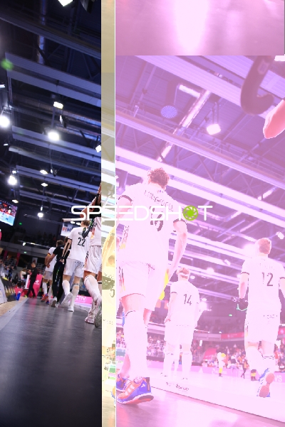 Spieler laufen in Halle ein