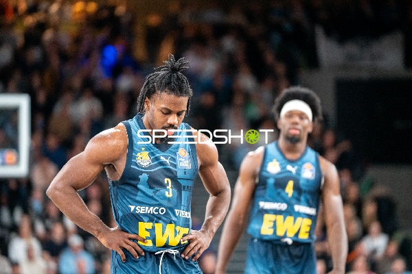 Christopher Clemons (3; EWE Baskets Oldenburg) in Aktion