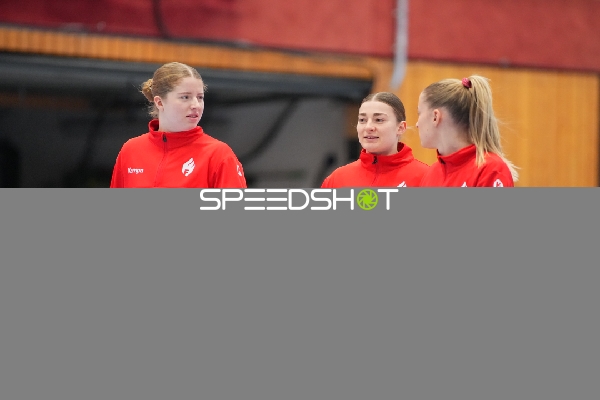 Szene mit Nina Engel (6; HSG Bensheim/Auerbach) und Isabell Hurst (5; HSG Bensheim/Auerbach)