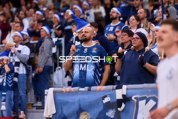 Fan-Szene in der Halle