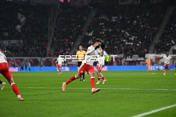 Spielszene mit Ballaktion