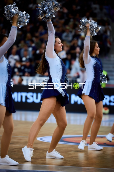 Cheerleader-Performance im SNP-Dome
