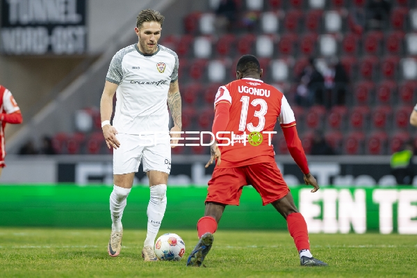 Zweikampf um den Ball