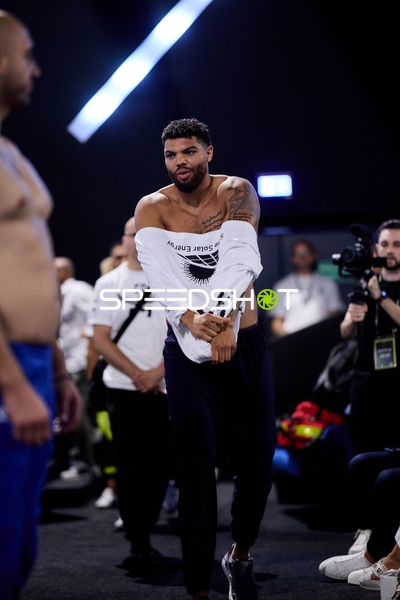 Ringside-Zone Face-Off