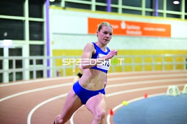 Pecht Luise (373; TSV SCHOTT Mainz) läuft auf der Bahn