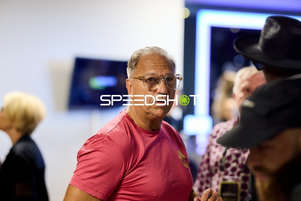 Ringside-Zone Face-Off