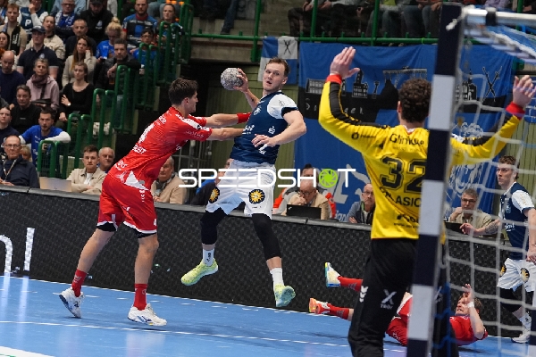 Nico Schöttle (8; Bergischer HC) und Noah Beyer (2; Bergischer HC) in Aktion