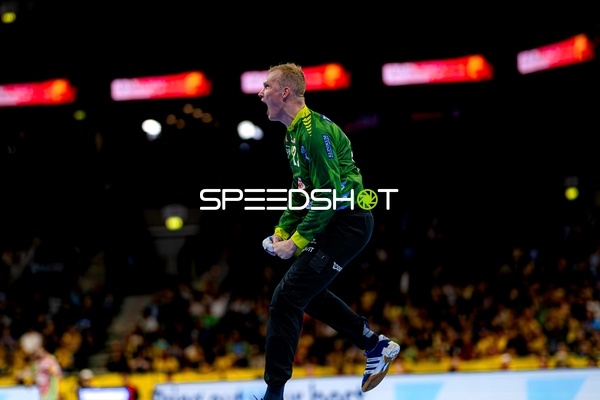 Torwart David Späth (29; Rhein Neckar Löwen) jubelt