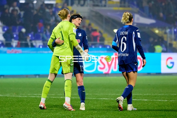 Spieler begrüßen sich