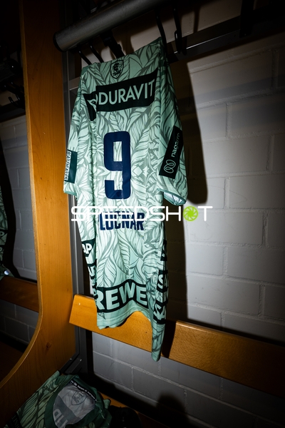 Trikot von Steven Plucnar Jacobsen (9; Rhein Neckar Löwen) hängt bereit