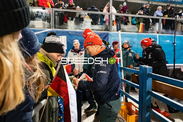 Two-Nights Tour Skispringen Damen Autogrammstunde