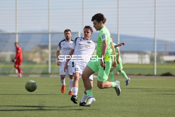 FV Fortuna Heddesheim Spieler mit Nummer 33 im Dribbling