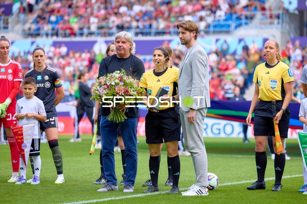 Ehrung vor Spielbeginn