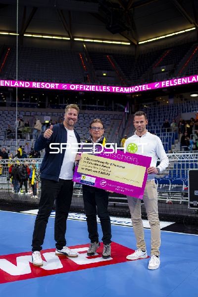 Gutscheinpräsentation von Oliver Roggisch (108; Rhein Neckar Löwen)