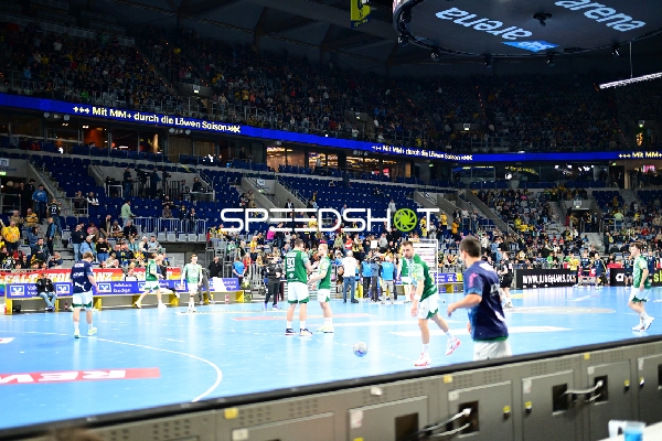 Spieler von Füchse Berlin bereiten sich auf das Spiel vor