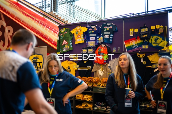 Handball-Fans sichern sich Merchandising