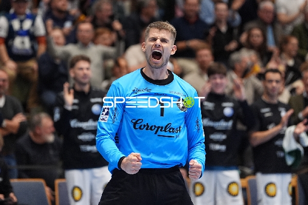 Christopher Rudeck (1; Bergischer HC) jubelt