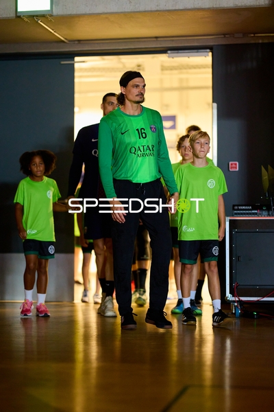 Spieler betritt Halle