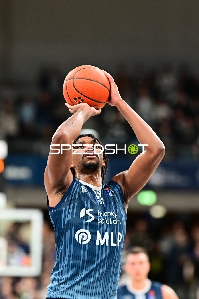 Samuell Williamson (10; MLP Academics Heidelberg) mit Wurf