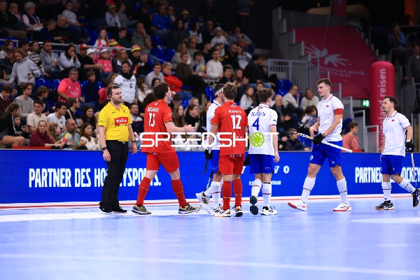 Yves MORARD (13; Schweiz) und 12; Schweiz im Dialog mit 4; Portugal und 19; Portugal