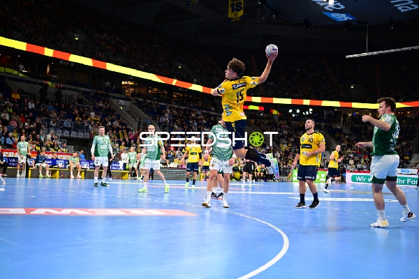 David More (15; Rhein Neckar Löwen) mit Sprungwurf