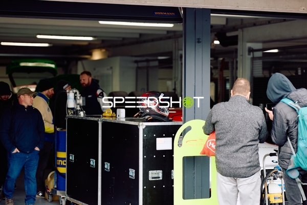 Vorbereitungen im Garagenbereich