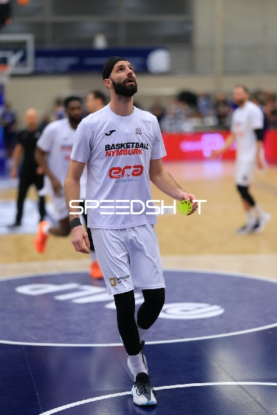 Basketball-Szene mit Basketball Nymburg