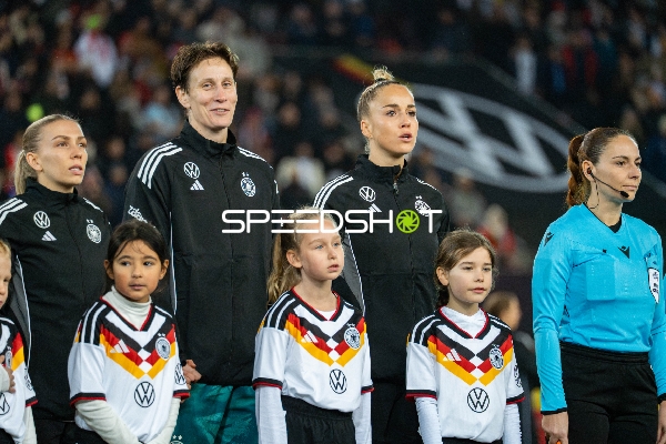 Spielerinnen vor Anpfiff